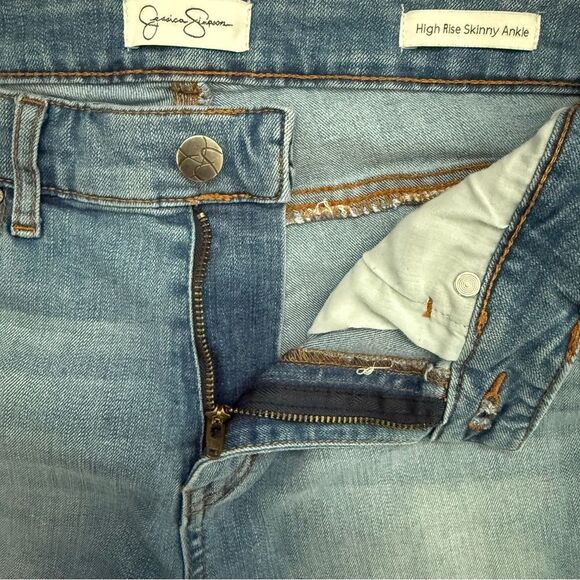 Jessica Simpson High Rise Skinny Ankle Jeans Size 6/28 Lightly Worn - Picture 3 of 8
